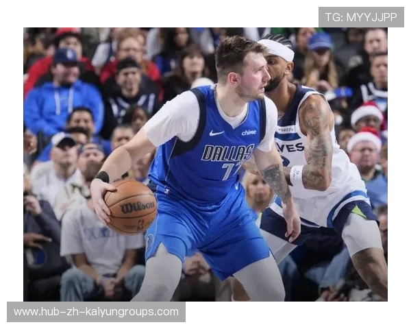 东契奇长距离三分再度命中,独行侠主场震动